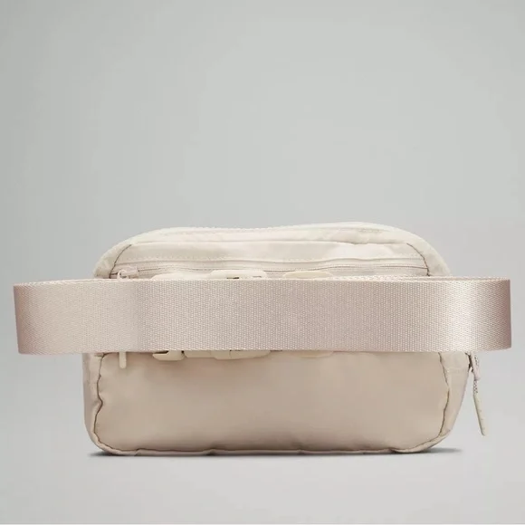 Lululemon Everywhere Belt Bag White Opal NWT